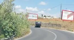 Acate, perde il controllo dell'auto in curva e si ribalta