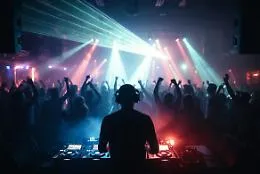 La festa &egrave; finita: DJ palermitano star dei social evade oltre 320mila euro e incassa la disoccupazione
