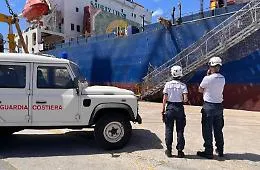 Porto di Pozzallo, fermata nave mercantile