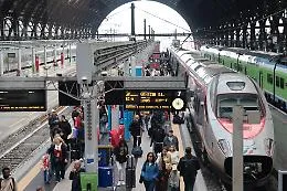 Paura a Milano Centrale: gambiano residente a Modena esce un machete sul treno