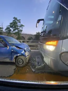 Vittoria, utilitaria contro bus: feriti lievi