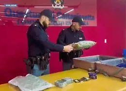 Gela, tre chili e mezzo di droga nel garage abbandonato