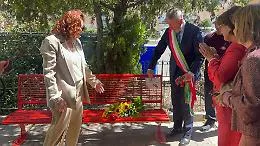 Agrigento contro il femminicidio: una panchina rossa nel ricordo di Antonella Alfano