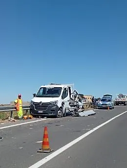 Incidente stradale sulla Ragusa-Catania, falciati quattro operai
