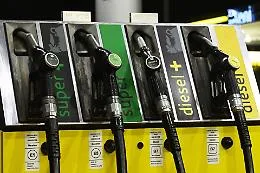 Accise prorogate fino alla prima settimana di giugno: sostegni per autotrasportatori e misure per l'ex-Ilva