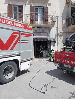 Fumo da un negozio di lavanderia, a Scicli allarme per un presunto incendio