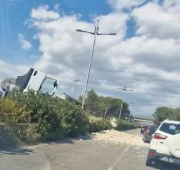 Grave incidente stradale sul primo tratto della Ragusa mare, traffico bloccato