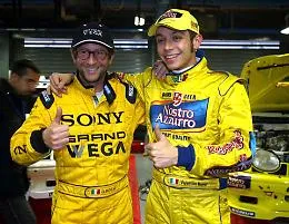La rottura tra Valentino Rossi e pap&agrave; Graziano: la "colpa" &egrave; della nuova compagna del padre del "Dottore" 