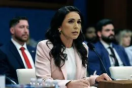 Tulsi Gabbard lascia la guida dell'Intelligence Usa: il dramma familiare dietro il passo indietro
