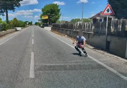 Vittoria, cerca di colpire le auto in transito. Extracomunitario bloccato dalla polizia