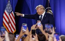Trump annuncia la fine della guerra commerciale e la riapertura di Hormuz (ma Teheran frena)