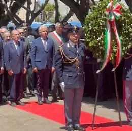 Omaggio ai caduti delle scorte con il ministro Piantedosi: medaglia al merito e scopertura del quadro celebrativo