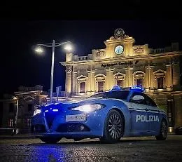 Scippo in pieno centro: anziana derubata e bancomat usato per le sigarette. Arrestato un 55enne