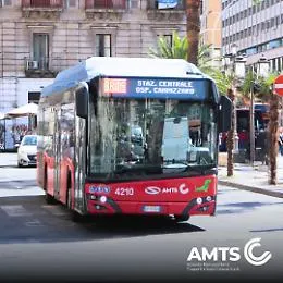 Verificatore AMTS aggredito sull'autobus con un pugno al mento e senza motivo