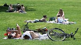 L'estate in anticipo, le notti tropicali e la nuova realt&agrave; dell'Europa