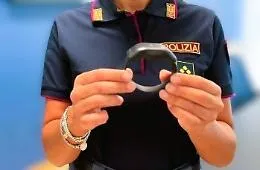&laquo;Mi dava fastidio&raquo;: cinquantenne arrestato dopo aver tagliato il braccialetto elettronico