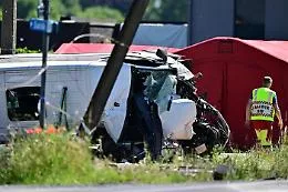 Tragedia a Buggenhout: treno travolge scuolabus, almeno quattro morti tra cui due adolescenti