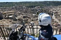 Blitz antidroga a Modica, perquisizioni con i cani poliziotto