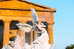Alba mitologica ad Agrigento: la Valle dei Templi celebra il decennale de "Il Risveglio degli Dei"