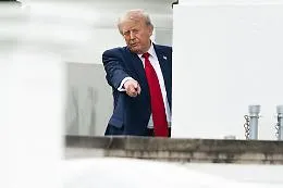 "Posso resistere pi&ugrave; a lungo dell'Iran": l'azzardo di Trump che tiene in ostaggio Hormuz (con vista sulle midterm)