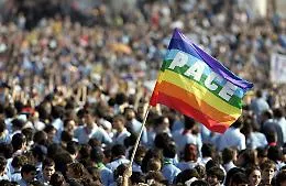 Svolta storica nell'Agesci: l'orientamento sessuale non &egrave; pi&ugrave; un criterio di esclusione per i capi educatori. E scoppia la polemica