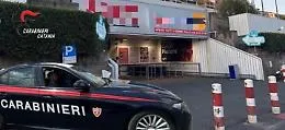 Colpo al supermercato: la fuga in auto e poi l'arresto