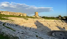 Siracusa e il suo Teatro Greco protagonisti domenica a &ldquo;O Anche No&rdquo; su Rai 3