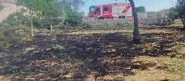 Modica, salvano la casa dalle fiamme a colpi di secchiate d'acqua