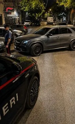 Sedicenne ruba un suv a Catania e sfida i Carabinieri in un inseguimento notturno: bloccato a San Cristoforo