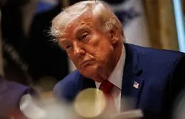 "Qualcuno spieghi al Papa che l'Iran &egrave; una minaccia": furia Trump contro Leone XIV 