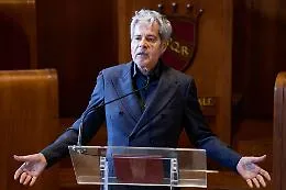 Doccia fredda per i fan: Baglioni costretto a rimandare i live di un anno intero 