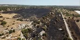 Incendio doloso a Bellamagna tra Modica e Pozzallo, devastati ettari di macchia mediterranea e coltivazioni