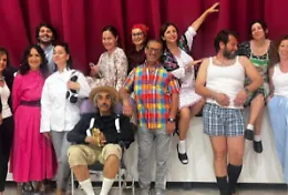 Finti preti, vere risate: i commedianti in scena al Grotta Smeralda