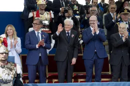 Festa della Repubblica, La Russa difende gli assenti: &laquo;Ognuno &egrave; dove vuole&raquo;.  Applausi per Meloni 