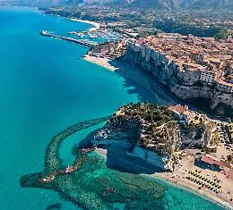 Il forte terremoto nel mare della Calabria avvertito in tutto il Sud: tanta paura ma nessun danno