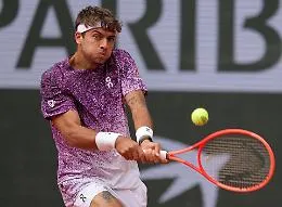 Flavio Cobolli strepitoso, elimina Felix Auger Aliassime e vola in semifinale a Roland Garros