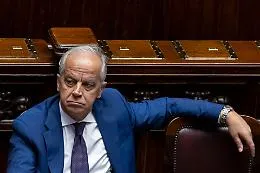 Espulsioni facili e porti sbarrati: radiografia del nuovo decreto sicurezza, cos&igrave; l'Italia sfida l'Europa sui migranti 