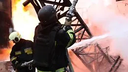 Notte di fuoco sulla Russia: autobus colpito nel Donetsk, in fiamme terminal petrolifero a San Pietroburgo
