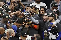"We're back". A New York &egrave; esplosa la febbre per l'Nba: Knicks subito 1-0, corsa ai biglietti per la finale, maxi schermi e vip