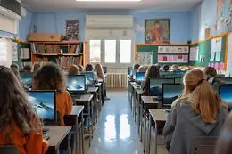 Consenso informato nelle scuole diventa legge: Senato approva, scoppiano le polemiche