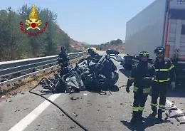 Scontro frontale tra auto e tir sulla SS125 a Villaputzu: un ferito grave