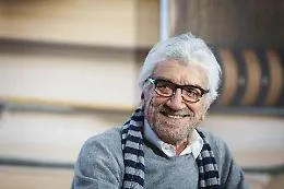 Verano, sfregiata la memoria di Gigi Proietti: rubata la lapide della tomba dell&rsquo;attore simbolo di Roma