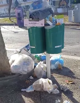 Vittoria, la fontana della Pace diventa uno dei luoghi prediletti dagli incivili: rifiuti in quantit&agrave;