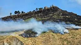 Inferno di fuoco ad Agrigento, fiamme alla rotonda Giunone e sotto la statua di San Calogero bianco
