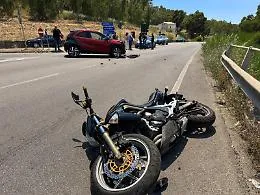 Incidenti ad Agrigento: scontro bus-auto sulla statale 115 e pauroso volo in moto a Villaseta