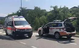 Auto travolge un gruppo di pedoni a Varese: morta una diciassettenne, quattro feriti gravi