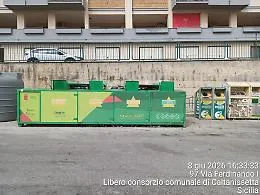 Cumuli di rifiuti e escrementi in via Ferdinando I: Dusty lancia l'appello ai cittadini