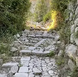 Monterosso Almo, le antiche scale di Sant'Antonio "U vecchiu" in abbandono
