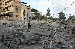 Tiro raggiunta da un raid israeliano nel pieno dell&rsquo;esodo: colpiti civili e soccorritori