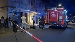 Casa danneggiata da esplosione, nessun ferito: due piste per gli investigatori